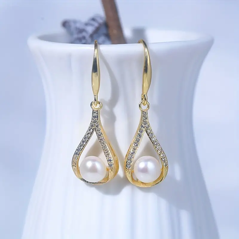 Boucles d'oreilles en perles blanches avec diamants en or 