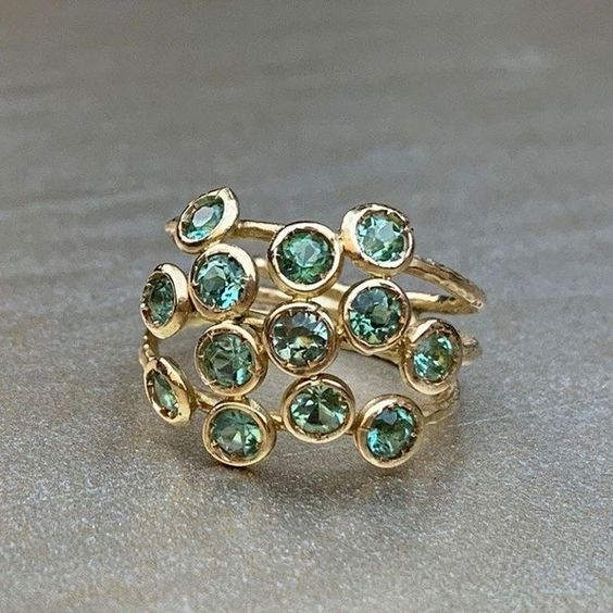 Vintage ring with embedded green glass